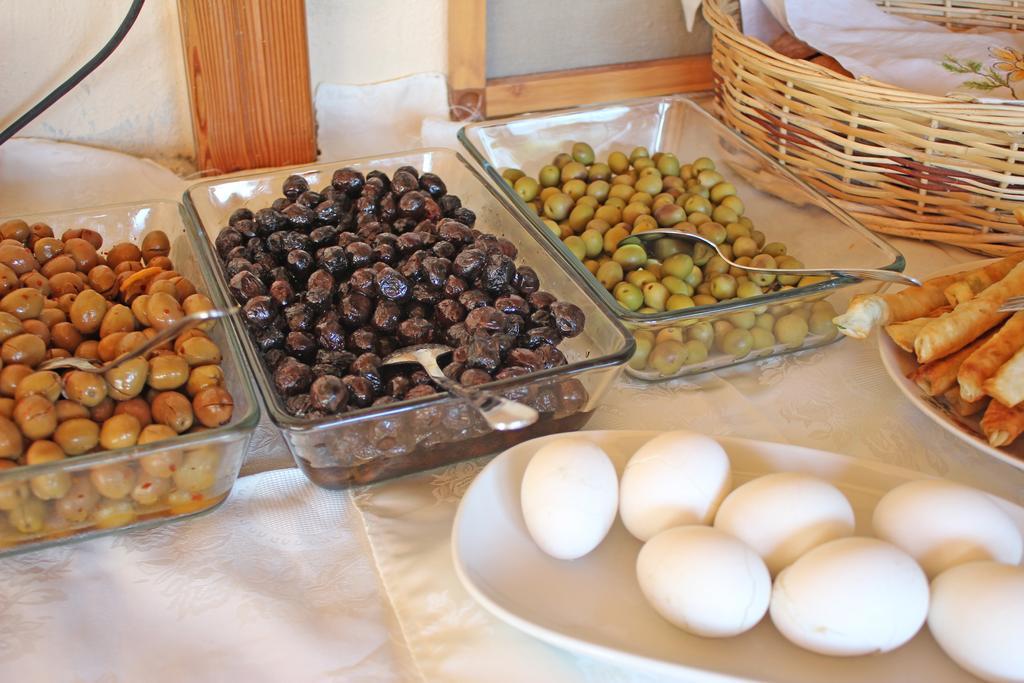 بوزجادا Ilyada Hotel الغرفة الصورة