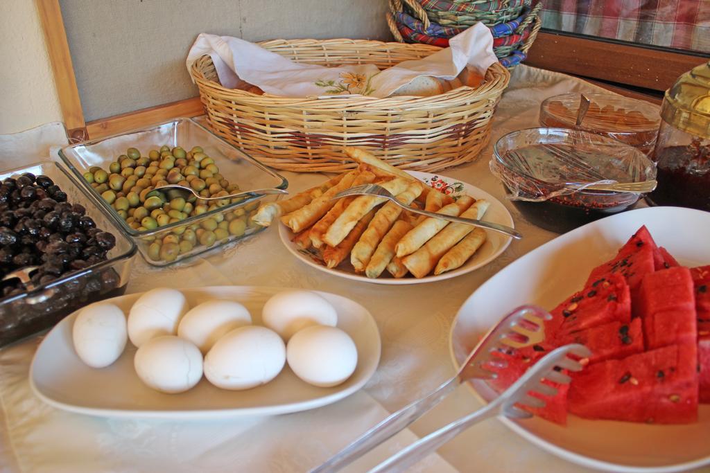 بوزجادا Ilyada Hotel الغرفة الصورة