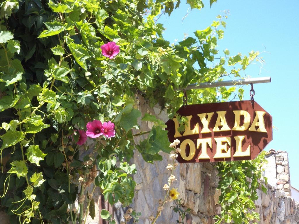 بوزجادا Ilyada Hotel الغرفة الصورة