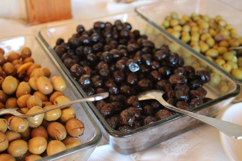 بوزجادا Ilyada Hotel الغرفة الصورة