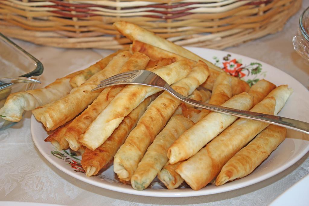 بوزجادا Ilyada Hotel الغرفة الصورة